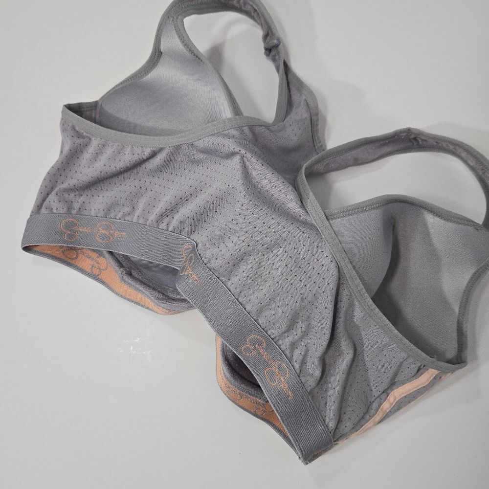 Jessica Simpson bra - Picture 10 of 12